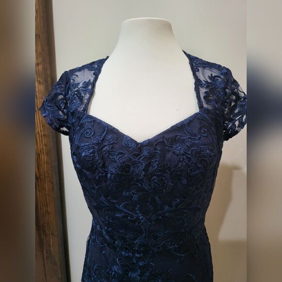LA FEMME Embellished EVENING Dress 27951 NWOT size 8 Navy Blue - Picture 5 of 6